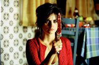 Volver - Zurückkehren – Raimunda (Penélope Cruz) hat ein Problem: wohin mit der Mordwaffe?