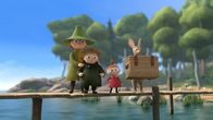 Mumintal – Im ersten Moment sind alle erschrocken, als das Boot ohne Mumintroll ankommt (V.li.: Snufkin, Toffel, Kleine Mü, Sniff).