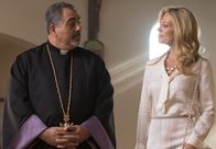 Bosch – L-R: Father Tabakian (Jack Topalian), Veronica Allen (Jeri Ryan)