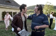 Tatort – Frau Dokta (Maria Hofstätter), Pico Bello (Christopher Schärf), Dokta (Erwin Steinhauer).