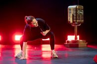 Comedy Clash – SWR COMEDY CLASH, "Yannick de la Péche vs. Leila Ladari vs. Sezer Oglu" Uhr im SWR. Drei Comedians mit drei Geschichten: Der Hamburger Yannick de la Péche nimmt Rollenspiele im Bett zu ernst. Die Baslerin Leila Ladari (Foto) hat eine Abneigung gegen geteiltes Sorgerecht. Der Stuttgarter Sezer Oglu wird von rassistischem Speck attackiert.