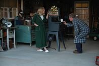 The Kids Are Alright – Peggy Cleary (Mary McCormack, l.); Mike Cleary (Michael Cudlitz, r.)