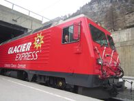 Traumzüge – Auf seiner Strecke bis nach St. Moritz überquert der Glacier Express 291 Brücken, um in der Gebirgslandschaft ans Ziel zu kommen.