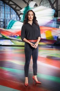 Kulturzeit – Moderatorin Vivian Perkovic (ZDF). "Kulturzeit" ist das werktägliche Kulturmagazin von 3sat. "Kulturzeit" mischt sich in kulturelle und gesellschaftspolitische Fragen ein. Das Magazin bietet Hintergrundinformationen, Porträts und Gespräche zu aktuellen und brisanten Fragen.