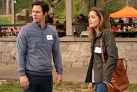 Plötzlich Familie – Pete (Mark Wahlberg, l.); Ellie (Rose Byrne, r.)