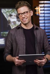 Navy CIS: L.A. – Eric Beale (Barrett Foa).