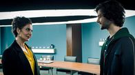 Walking on Sunshine – Proschat Madani (Tilia konstantin), Aaron Karl (Lukas Jaric).