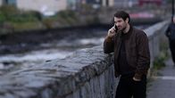 Kin – Michael Kinsella (Charlie Cox, r.)