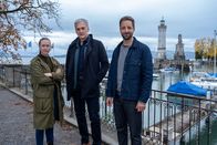 Der Kommissar und der See – v.li.: Polizeiobermeisterin Annika Wagner (Nurit Hirschfeld), Kommissar a.D. Robert Anders (Walter Sittler) und Martin Keller (Dominik Maringer).
