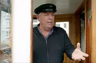 Maritimes Erbe – Karl Johan Skårbrevik, Betreiber des Treffpunkts für pensionierte Fischer in Ålesund ,auf seinem alten Fährschiff „Parat III“