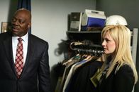 Cold Case - Kein Opfer ist je vergessen – Det. Will Jeffries (Thom Barry, l.) und Det. Lilly Rush (Kathryn Morris, r.) besprechen die weitere Vorgehensweise ...
