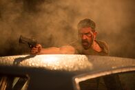 Security - It's Going To Be A Long Night – Antonio Banderas als Eduardo 'Eddie' Deacon