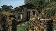 Lost Places - Geheime Welten – In den 1950er-Jahren enteignet Diktator Francisco Franco die Bewohner von Granadilla. Das Dorf stirbt langsam aus. Für die Bewohner bis heute eine tiefe Wunde.