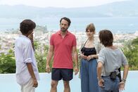 Deadly Tropics – v.l.n.r.) Mélissa Sainte-Rose (Sonia Rolland); Cyril Aubrun (Stany Coppet); Charlotte Neveu (Antoinette Bounine-Cabalé); Gaëlle Crivelli (Béatrice de la Boulaye)