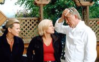 SOKO Kitzbühel – (v.li.) Andrea L'Arronge (Gräfin Schönberg), Kristina Sprenger (Karin Kofler), Heinz Marecek (Hannes Kofler).
