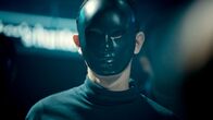 Stalk – Lux (Théo Fernandez) ist auf der Suche nach jemandem.