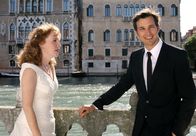 Die Liebe ein Traum – In Venedig kommen Anna (Stefanie Dvorak) und Max (Florian David Fitz) schließlich doch noch zusammen.
