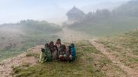 Universum: Extrem! – Kinder vom Stamme der Oromo am frühen Morgen in ihrem Dorf, Äthiopien.