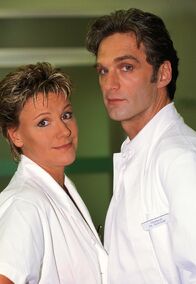 Nikola – 2. Staffel: Nikola (Mariele Millowitsch) und Dr. Schmidt (Walter Sittler)