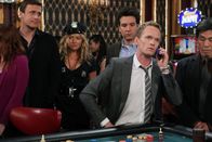 How I Met Your Mother – Ted (Josh Radnor, 2.v.l.) und Marshall (Jason Segel, 3.v.r.) planen einen legendären Junggesellenabschied für Barney (Neil Patrick Harris, 2.v.r.). Doch wird er wirklich so legendär wie gedacht?