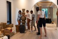 Interior'n Style - Design mein Heim – Ali (l.) und ihr Team fahren nach Norden in die kanadische Wildnis, um ihr erstes Haus am See zu entwerfen