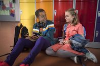 Schloss Einstein – Kann Cäcilia (Carlotta Weide) Pawel (Noel Okwanga) etwa wieder für sich gewinnen?