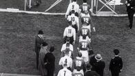 Die glorreichen 10 – Die glorreiche Rückennummer Zehn: Im englischen Pokalfinale 1933 zwischen dem FC Everton und Manchester City tragen die Spieler erstmals Rückennummern.