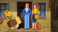 Bibi Blocksberg – Bibi (l.) ist die neue Aushilfe im Hotel von Svenja (M.), einer guten Freundin ihrer Mama (r.).