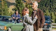 Der Bergdoktor – Der Bergdoktor Staffel 12 Folge 9 Alte Liebe: Hans Sigl als Bergdoktor Dr. Martin Gruber; Angela Roy als Katrin, Dominic Raacke als Arno Moosbach