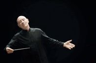 Sternstunden der Musik – Beim Proms-Konzert mit Hélène Grimaud am 11. September 2001 dirigierte Christoph Eschenbach das Orchestre de Paris in der Royal Albert Hall.