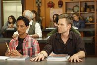 Community – Ein neues anstrengendes Semester beginnt für die Mitglieder der Lerngruppe: Abed (Danny Pudi, l.) und Jeff (Joel McHale, r.) ...