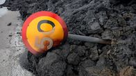 Einstein – Einstein Gefahr durch Vulkane: Island erlebt den Ernstfall Strassenschild in Lava Copyright: SRF