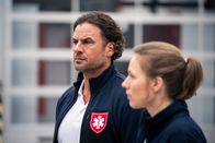 Die Chefin – Rettungsstellenleiter Sebastian Weber (Stephan Luca, l. ) war nicht nur der Chef des Mordopfers, er ist auch mit der Kollegin Martina Jessing (Anna Brüggemann, r.) verlobt.