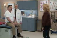 The Goldbergs – (v.l.n.r.) Murray Goldberg (Jeff Garlin); Dr. Emry (Brent Spiner); Beverly Goldberg (Wendi McLendon Covey)