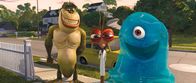 Monsters vs. Aliens – "Monsters vs. Aliens", Susan wird an ihrem Hochzeitstag von einem Meteoriten getroffen und verwandelt sich in eine 15 Meter große Riesin. Schon ist das amerikanische Militär zur Stelle und sperrt sie in ein geheimes Depot, wo sich bereits vier weitere Monster aufhalten: der genial-verrückte Professor Kakerlake, die Fisch-Affe-Kreuzung Missing Link, die völlig intelligenzfreie, aber unzerstörbare gallertartige Masse B.O.B. und die übergroße Larve Insektosaurus. Als Aliens die Erde mit Kampfrobotern angreifen, ist das ungewöhnliche Quintett die letzte Hoffnung irdischen Überlebens.