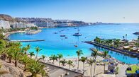 Abenteuer Spanien – Anfi beach with palm trees - Island of Gran Canaria, Spain