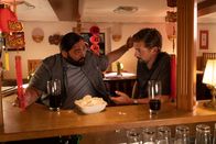 Check Check – Ertu Karahanci (Kailas Mahadevan, l.); Jan Rothe (Klaas Heufer-Umlauf, r.)