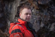 Ice Road Rescue - Extremrettung in Norwegen – ODDA, Norway - Olav Eike, tow truck driver, looking into the camera. (Photo Credit: National Geographic Channels)