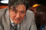 Lucy – Drogenboss Mr. Jang (Choi Min-Sik) will die neuartige Superdroge CPH4 nach Europa schmuggeln und greift dabei zu gewaltsamen Mitteln.
