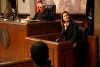 Bones - Die Knochenjägerin – BONES: Brennan (Emily Deschanel, R) takes the stand and illustrates her testimony during the Gravedigger trial in the BONES episode "The Boy with the Answer" airing Thursday, May 13 (8:00-9:00 PM ET/PT) on Fox.