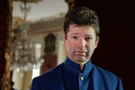 Heimatleuchten – Leopold Altenburg in einer historischen Zoeglingsuniform in ServusTV's "Heimatleuchten - Der letzte grosse Kaiser - kein Schmarrn" in Oesterreich.