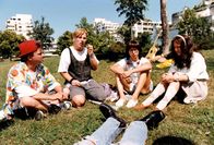 Muttertag – v.li.: Nachbarjunge (Reinhard Nowak), Nachbarjunge (Roland Düringer), Jungscharmädchen (Eva Billisch), Jungscharbetreuerin (Andrea Händler).