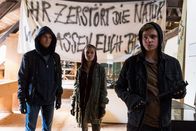 Der Ranger – Tom Gronau (Erik), Leonie Wesselow (Paula), Matti Schmidt-Schaller (Morten).