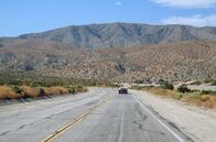 Look Me Over - Liberace – Liberaces Leben verlief wie im Rausch, immer auf der Überholspur der Highways zwischen Los Angeles, Las Vegas und Palm Springs.