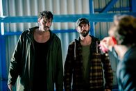 Pulled Pork – Hinter, v.li.: Flo (Paul Pizzera), Eddi (Otto Jaus)