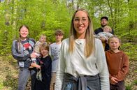 7 Tage ... – Isabel Kramer (im Vordergrund) mit Familie Theis.