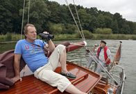 Im besten Alter – Klaus (Paul Faßnacht, rechts) und sein Freund Fred (Leonard Lansink) genießen das Leben im Vorruhestand.