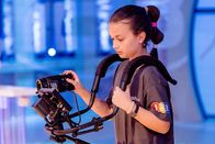 1, 2 oder 3 – Kamera läuft! Kamerakind Sophia fängt die passenden Bilder der Show ein.