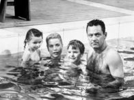 Die Brücken von Toko-Ri – Grace Kelly (Nancy Brubaker), William Holden (Lt. Harry Brubaker).