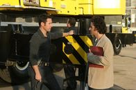 Numb3rs - Die Logik des Verbrechens – Versuchen einen neuen verzwickten Fall zu lösen: Don (Rob Morrow, l.) und Charlie (David Krumholtz, r.) ...
